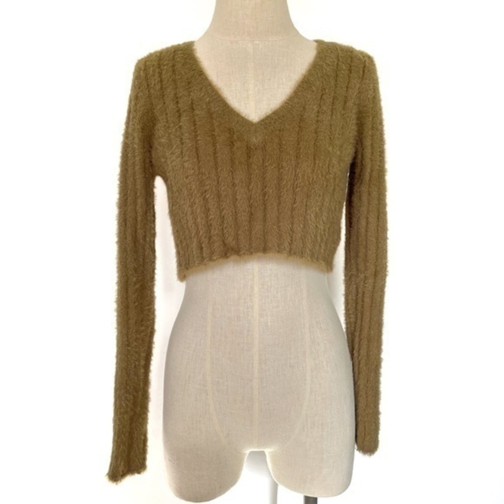 Urban Outfitters V-Neck Cropped Soft Martini Sweater Size Small